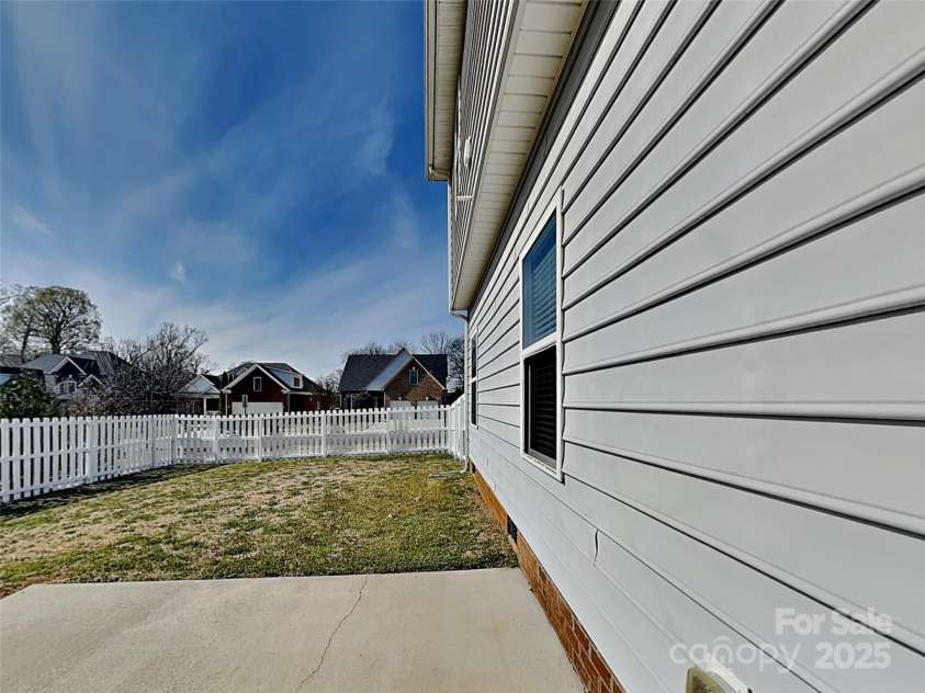 620 Weyburn Drive, Concord, NC 28027.  MLS# CAR4232936, YatesRealty ID 8847. 