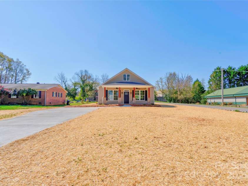 604 Ridge Street, Kings Mountain, NC 28086.  MLS# CAR4217590, YatesRealty ID 8848. 