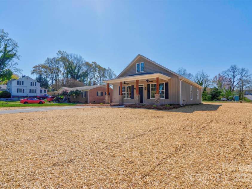 604 Ridge Street, Kings Mountain, NC 28086.  MLS# CAR4217590, YatesRealty ID 8848. 