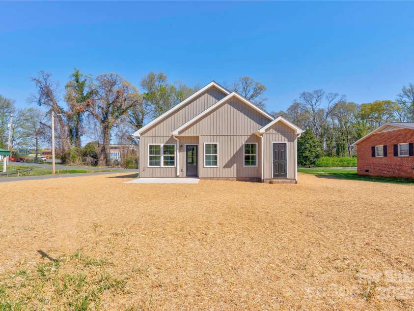 604 Ridge Street, Kings Mountain, NC 28086.  MLS# CAR4217590, YatesRealty ID 8848. 