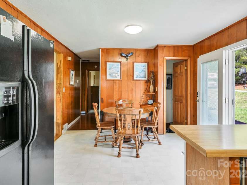 29 Delta Drive, Hendersonville, NC 28792.  MLS# CAR4243715, YatesRealty ID 8849. 