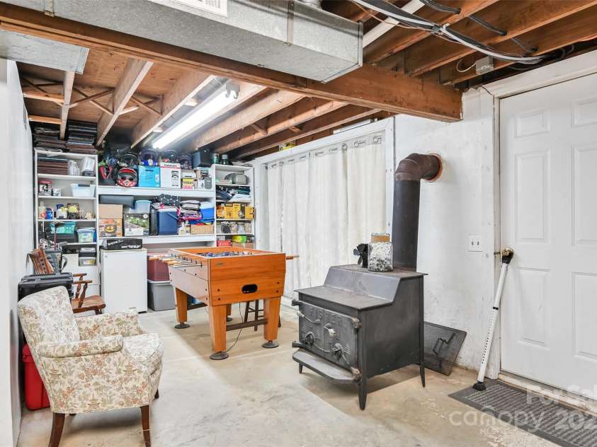 29 Delta Drive, Hendersonville, NC 28792.  MLS# CAR4243715, YatesRealty ID 8849. 