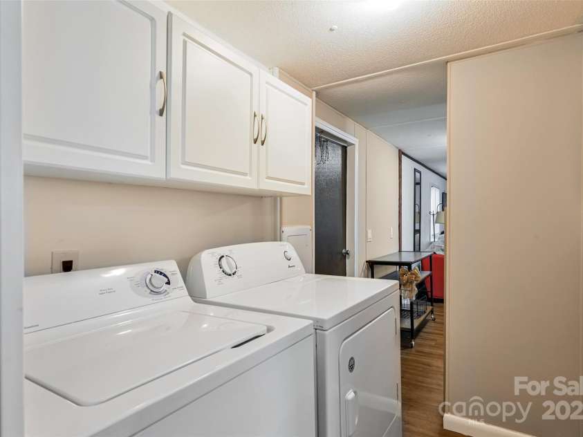 29 Delta Drive, Hendersonville, NC 28792.  MLS# CAR4243715, YatesRealty ID 8849. 