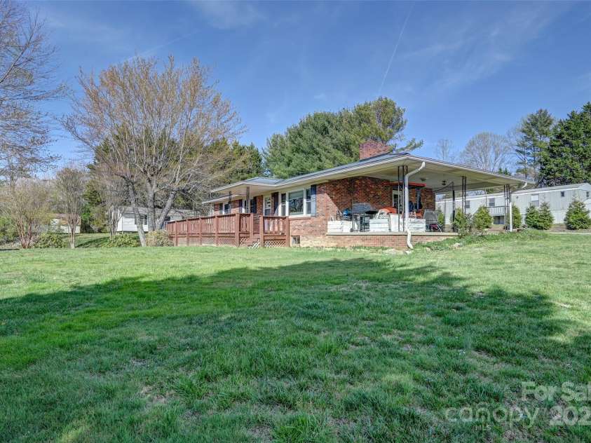 29 Delta Drive, Hendersonville, NC 28792.  MLS# CAR4243715, YatesRealty ID 8849. 