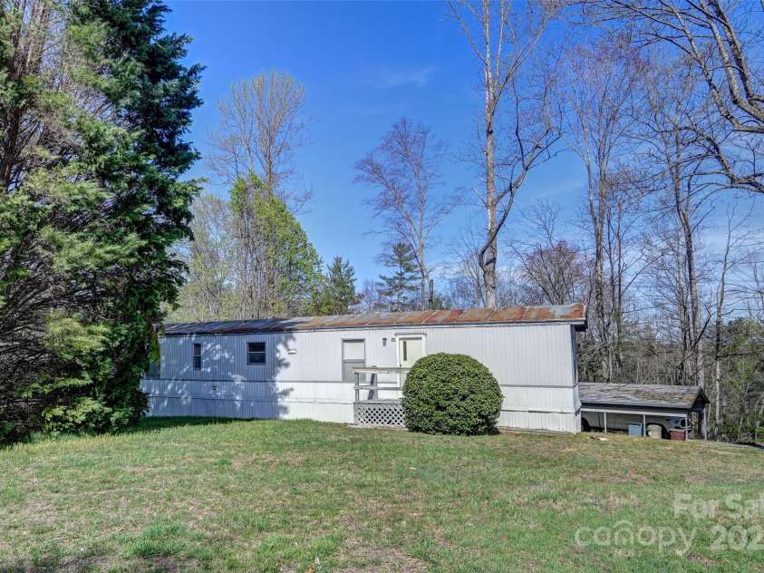 29 Delta Drive, Hendersonville, NC 28792.  MLS# CAR4243715, YatesRealty ID 8849. 