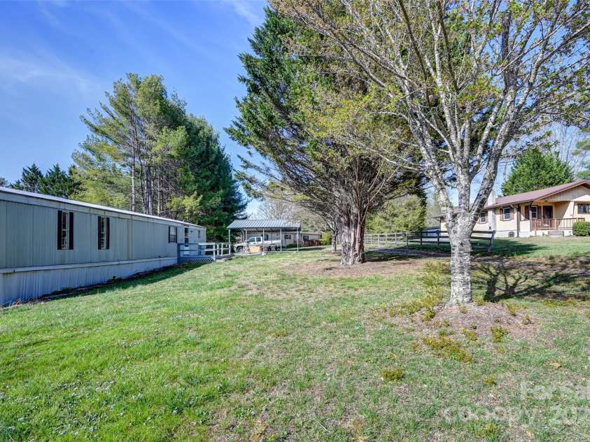 29 Delta Drive, Hendersonville, NC 28792.  MLS# CAR4243715, YatesRealty ID 8849. 