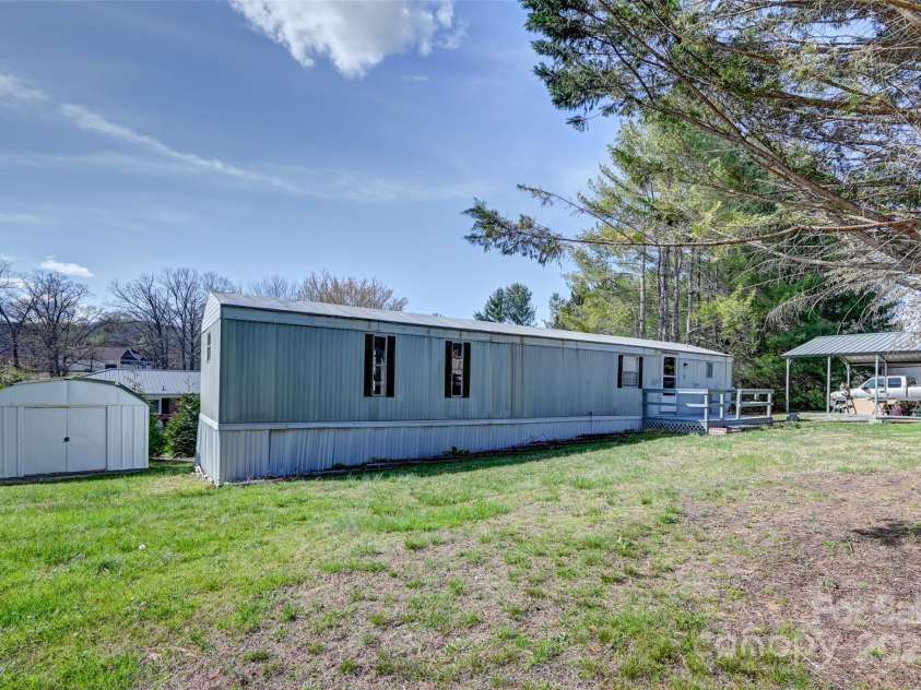 29 Delta Drive, Hendersonville, NC 28792.  MLS# CAR4243715, YatesRealty ID 8849. 