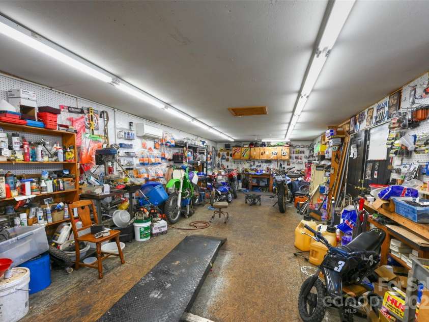 29 Delta Drive, Hendersonville, NC 28792.  MLS# CAR4243715, YatesRealty ID 8849. 