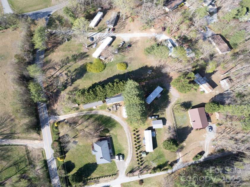 29 Delta Drive, Hendersonville, NC 28792.  MLS# CAR4243715, YatesRealty ID 8849. 