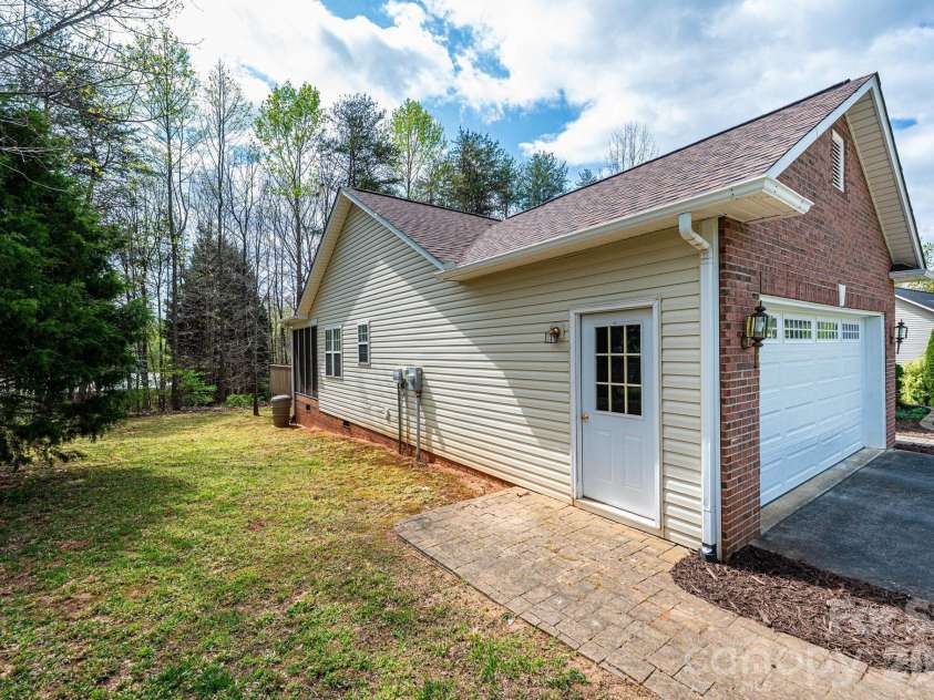 3410 Overbrook Drive, Conover, NC 28613.  MLS# CAR4364388, YatesRealty ID 8849. 