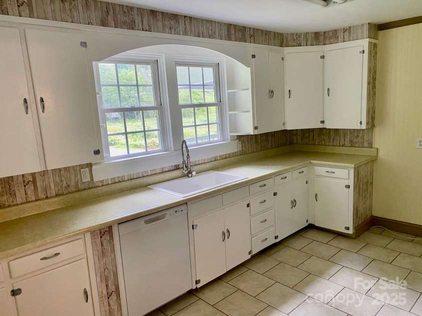 1294 Cane Creek Road, Bakersville, NC 28705.  MLS# CAR4291675, YatesRealty ID 885. Spacious and sunny kitchen offers lots of cabinets.