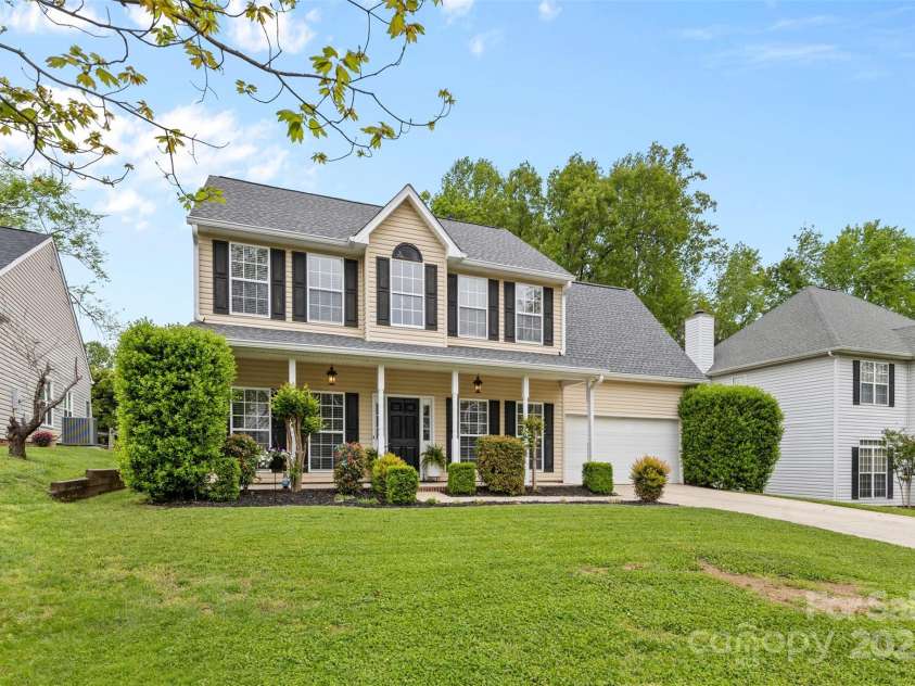 879 Knightsbridge Road, Fort Mill, SC 29708.  MLS# CAR4244707, YatesRealty ID 8850. 