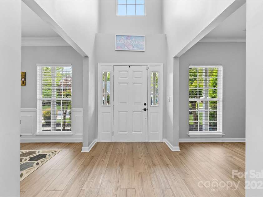879 Knightsbridge Road, Fort Mill, SC 29708.  MLS# CAR4244707, YatesRealty ID 8850. Foyer