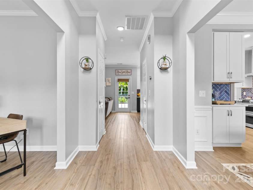 879 Knightsbridge Road, Fort Mill, SC 29708.  MLS# CAR4244707, YatesRealty ID 8850. Foyer