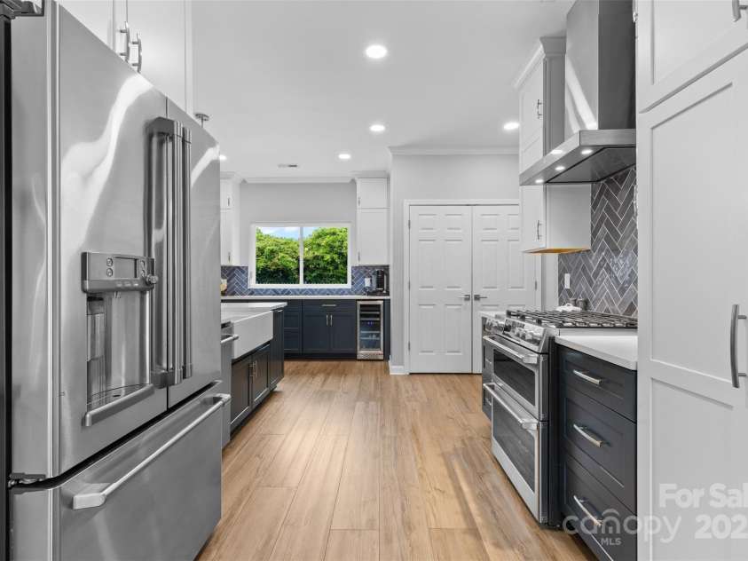 879 Knightsbridge Road, Fort Mill, SC 29708.  MLS# CAR4244707, YatesRealty ID 8850. Kitchen