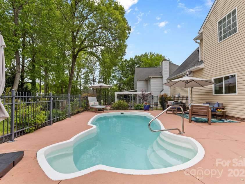 879 Knightsbridge Road, Fort Mill, SC 29708.  MLS# CAR4244707, YatesRealty ID 8850. Pool