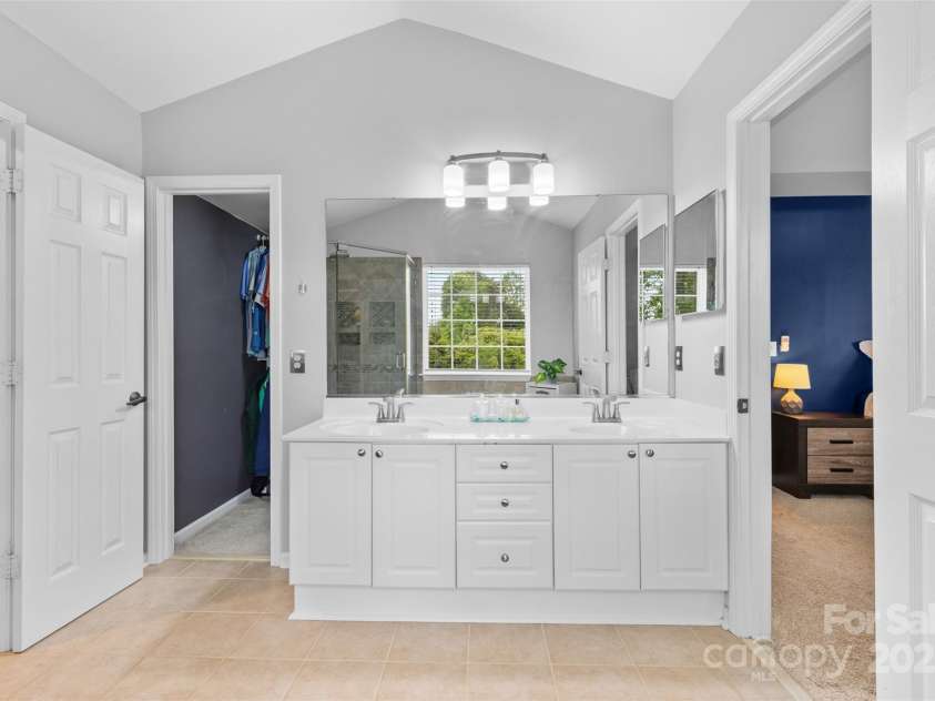 879 Knightsbridge Road, Fort Mill, SC 29708.  MLS# CAR4244707, YatesRealty ID 8850. Primary Bathroom