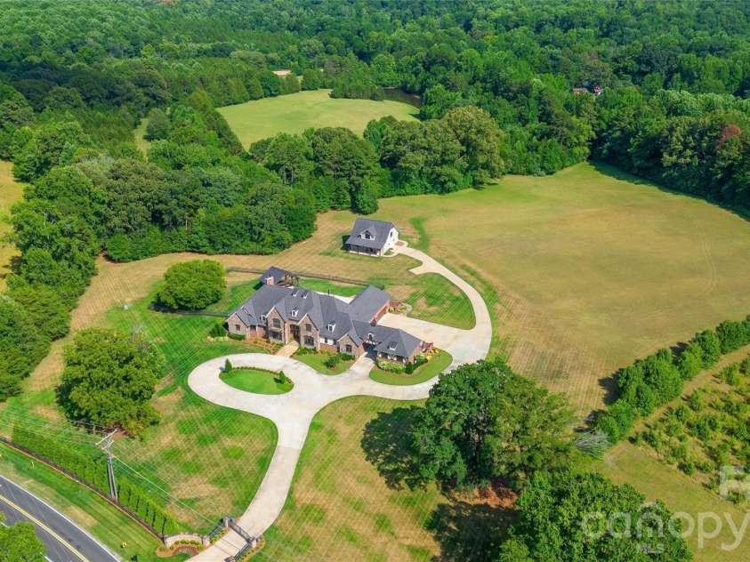3200 Beaty Road, Gastonia, NC 28056.  MLS# CAR4396557, YatesRealty ID 8851. 