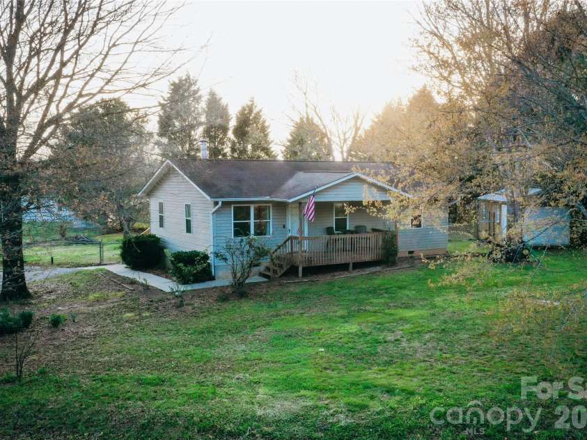 45 Pleasant Court, Flat Rock, NC 28731.  MLS# CAR4314134, YatesRealty ID 8853. 