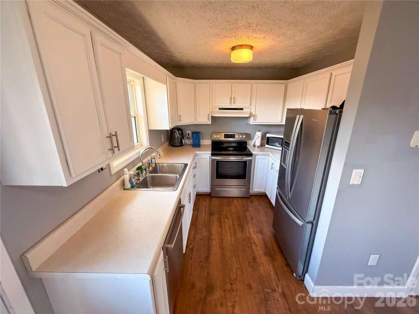 45 Pleasant Court, Flat Rock, NC 28731.  MLS# CAR4314134, YatesRealty ID 8853. 
