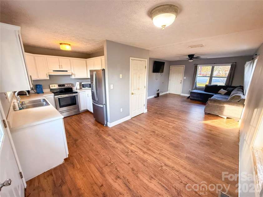 45 Pleasant Court, Flat Rock, NC 28731.  MLS# CAR4314134, YatesRealty ID 8853. 