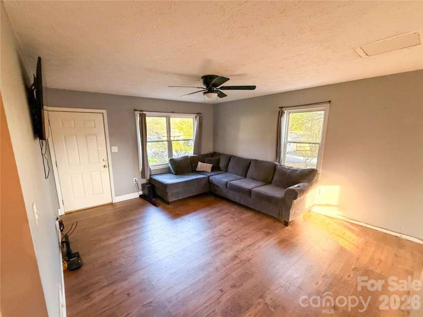 45 Pleasant Court, Flat Rock, NC 28731.  MLS# CAR4314134, YatesRealty ID 8853. 