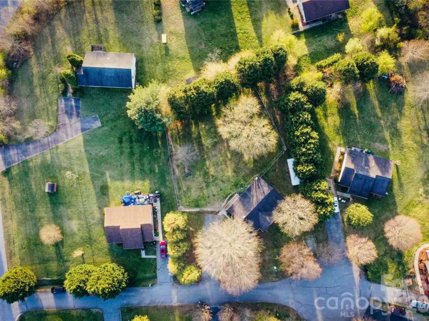 45 Pleasant Court, Flat Rock, NC 28731.  MLS# CAR4314134, YatesRealty ID 8853. 