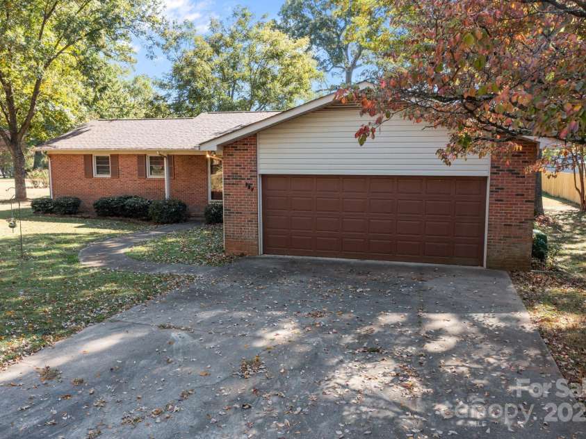 127 Edgeway Road, Mooresville, NC 28117.  MLS# CAR4322925, YatesRealty ID 8854. 