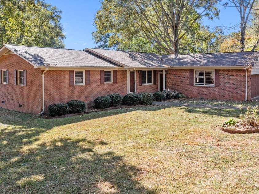 127 Edgeway Road, Mooresville, NC 28117.  MLS# CAR4322925, YatesRealty ID 8854. 