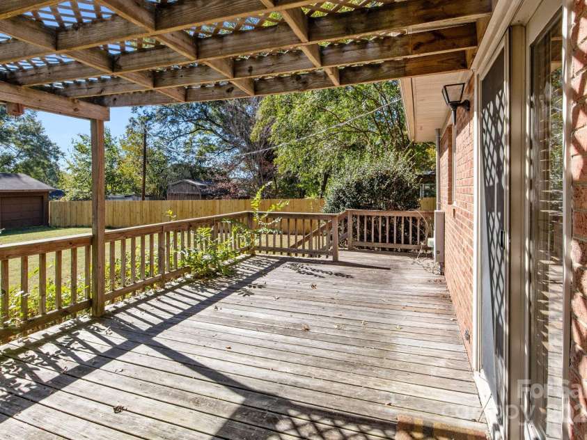 127 Edgeway Road, Mooresville, NC 28117.  MLS# CAR4322925, YatesRealty ID 8854. 