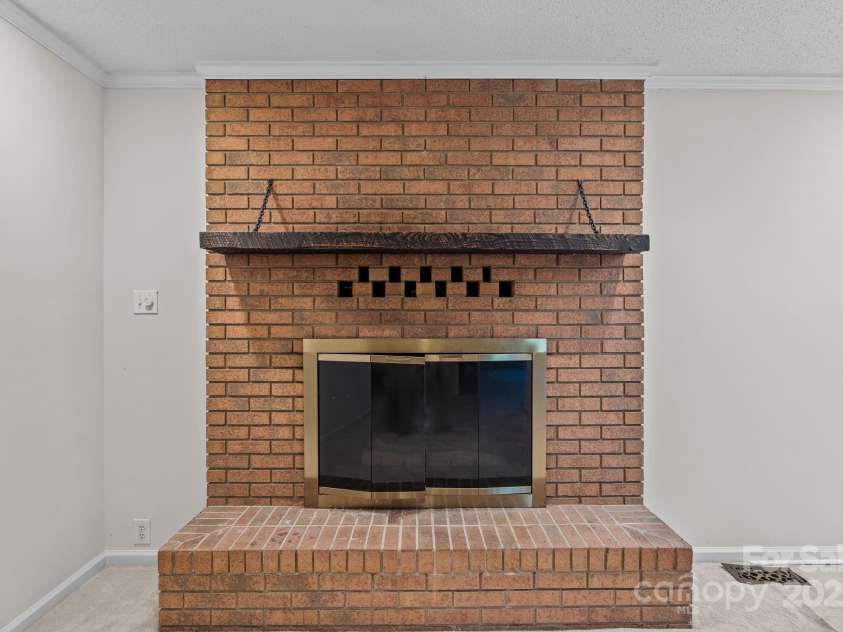 127 Edgeway Road, Mooresville, NC 28117.  MLS# CAR4322925, YatesRealty ID 8854. 