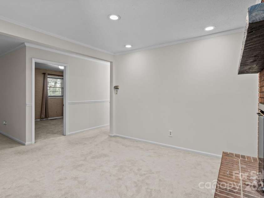 127 Edgeway Road, Mooresville, NC 28117.  MLS# CAR4322925, YatesRealty ID 8854. 