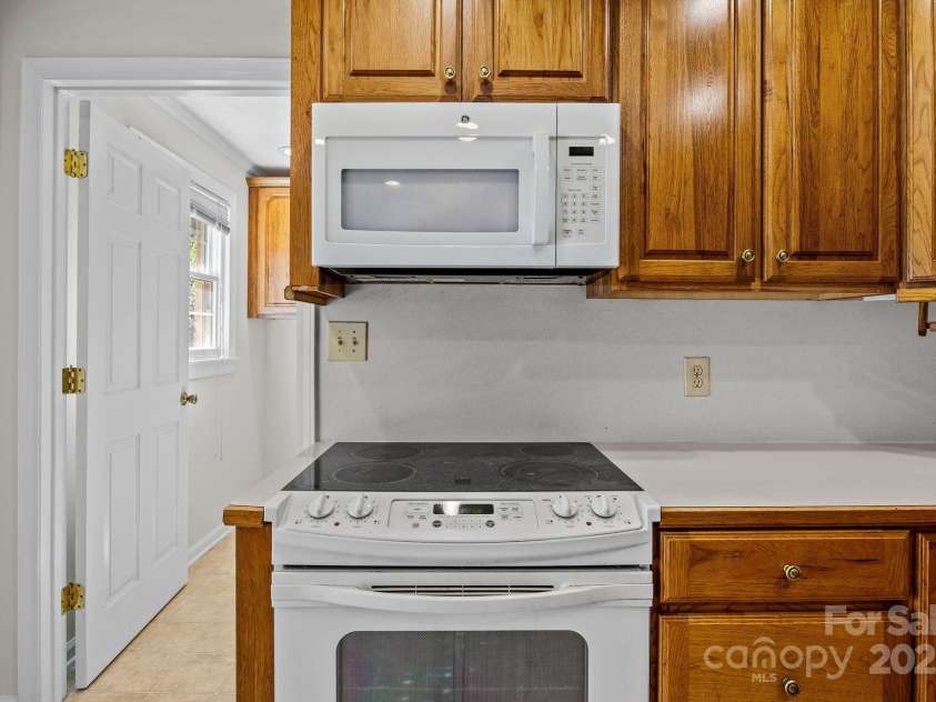 127 Edgeway Road, Mooresville, NC 28117.  MLS# CAR4322925, YatesRealty ID 8854. 