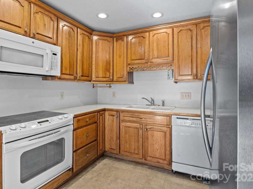 127 Edgeway Road, Mooresville, NC 28117.  MLS# CAR4322925, YatesRealty ID 8854. 