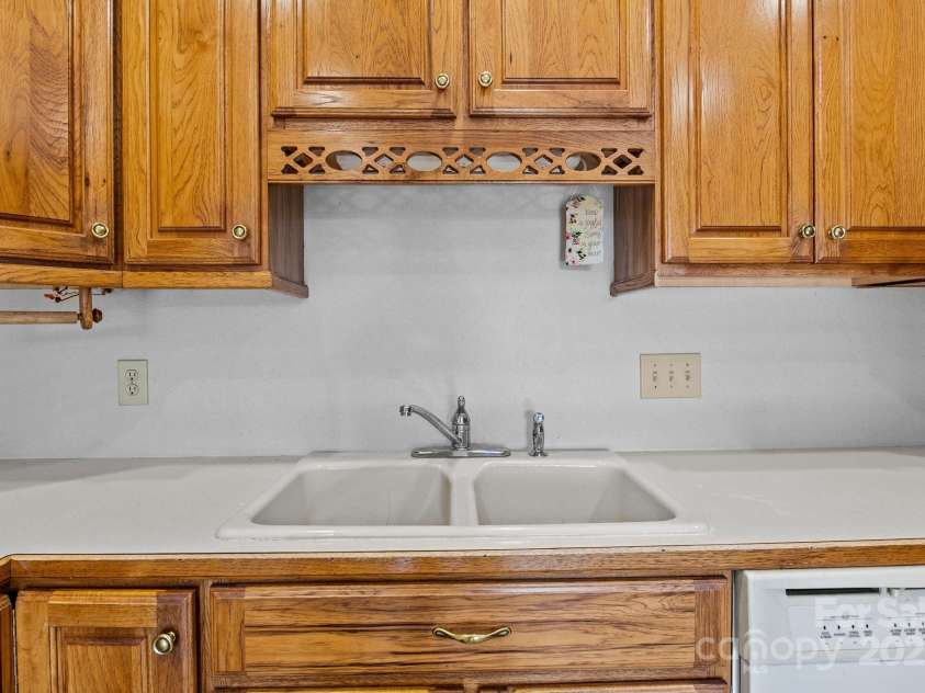 127 Edgeway Road, Mooresville, NC 28117.  MLS# CAR4322925, YatesRealty ID 8854. 