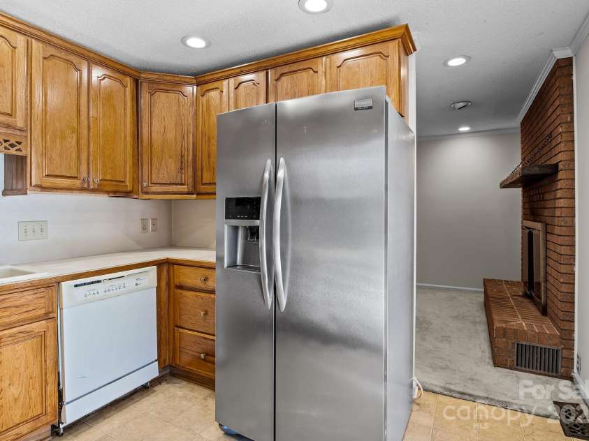127 Edgeway Road, Mooresville, NC 28117.  MLS# CAR4322925, YatesRealty ID 8854. Kitchen