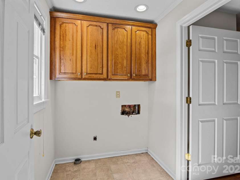 127 Edgeway Road, Mooresville, NC 28117.  MLS# CAR4322925, YatesRealty ID 8854. Laundry