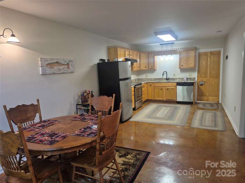 369 Pinecrest Circle, Troy, NC 27371.  MLS# CAR4205705, YatesRealty ID 8854. 