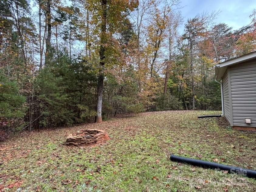 369 Pinecrest Circle, Troy, NC 27371.  MLS# CAR4205705, YatesRealty ID 8854. 