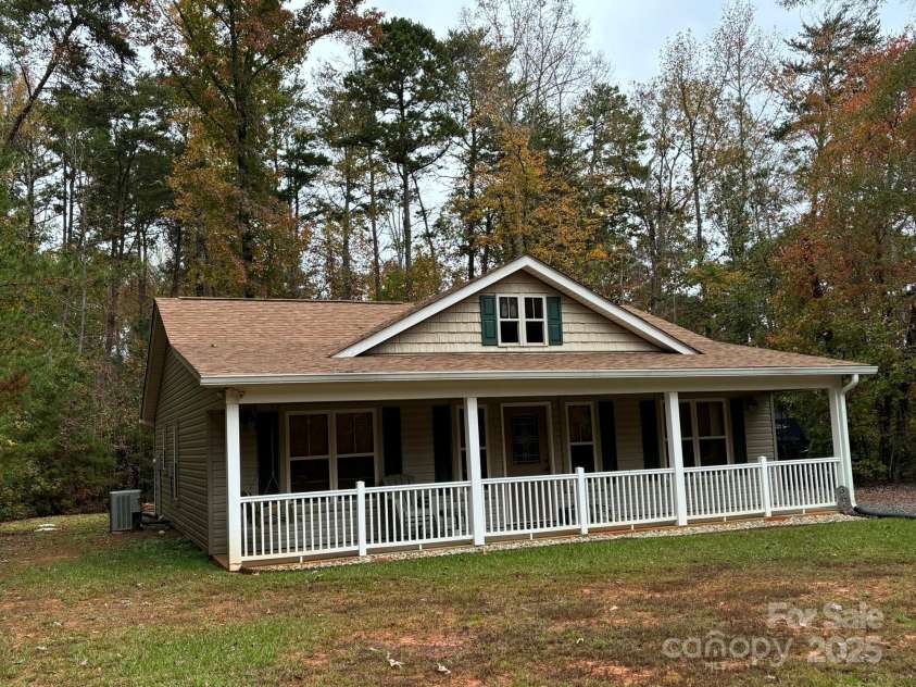 369 Pinecrest Circle, Troy, NC 27371.  MLS# CAR4319905, YatesRealty ID 8854. 