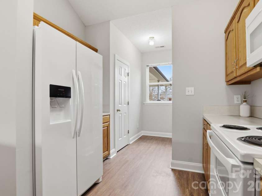 3900 Azalea Trail, Denver, NC 28037.  MLS# CAR4353050, YatesRealty ID 8855. 2024 Refrigerator and Micrwave