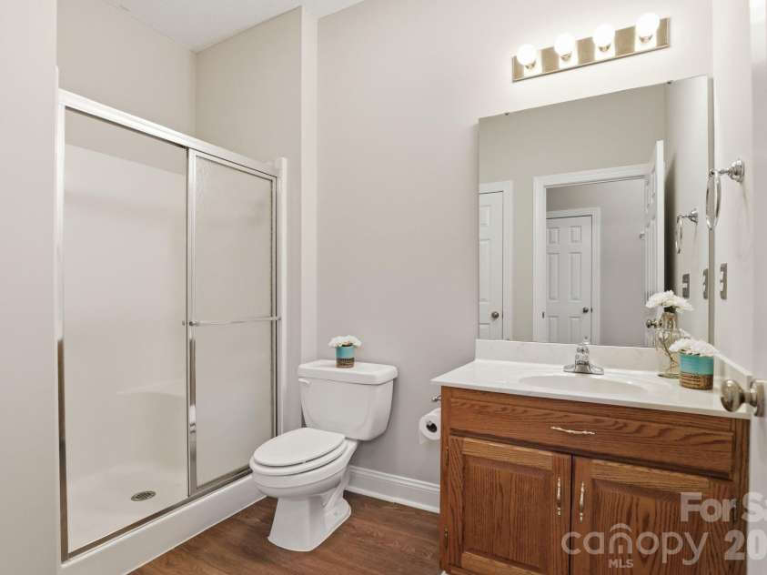 3900 Azalea Trail, Denver, NC 28037.  MLS# CAR4353050, YatesRealty ID 8855. 2nd Bath, Walk-in Shower