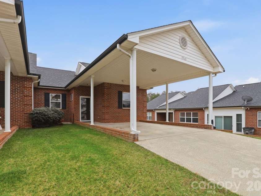 3900 Azalea Trail, Denver, NC 28037.  MLS# CAR4353050, YatesRealty ID 8855. Attached Car Port