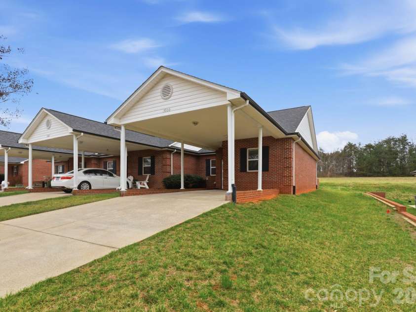 3900 Azalea Trail, Denver, NC 28037.  MLS# CAR4353050, YatesRealty ID 8855. End Unit surrounded by green space on side and rear