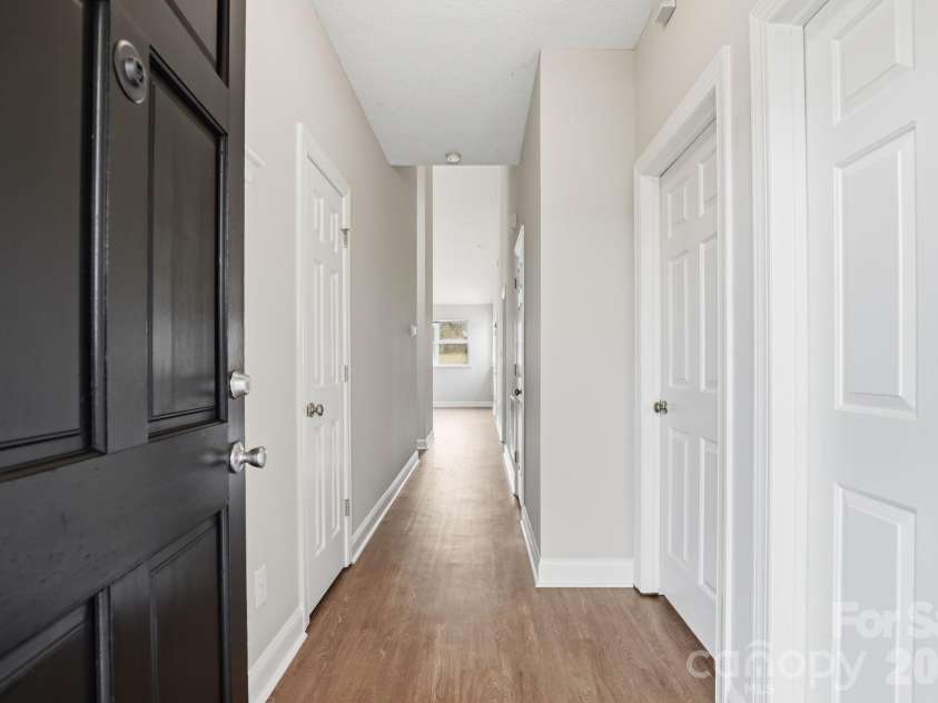 3900 Azalea Trail, Denver, NC 28037.  MLS# CAR4353050, YatesRealty ID 8855. Entry Hall