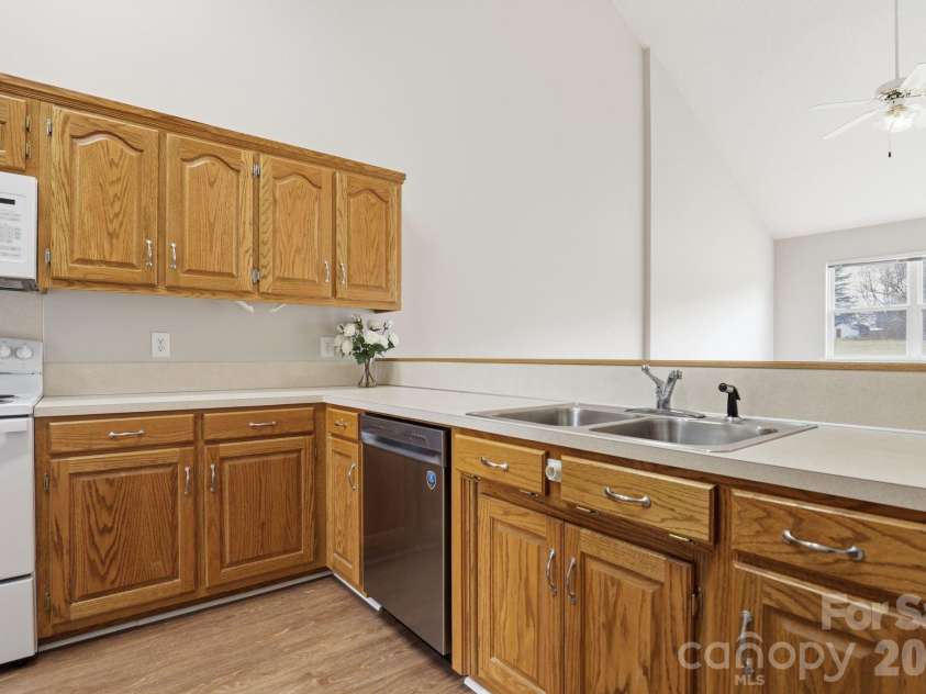 3900 Azalea Trail, Denver, NC 28037.  MLS# CAR4353050, YatesRealty ID 8855. Kitchen with extra of cabinet space