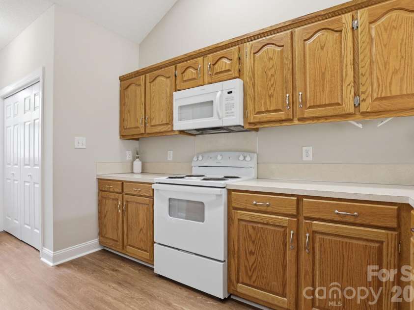 3900 Azalea Trail, Denver, NC 28037.  MLS# CAR4353050, YatesRealty ID 8855. Kitchen with extra of cabinet space