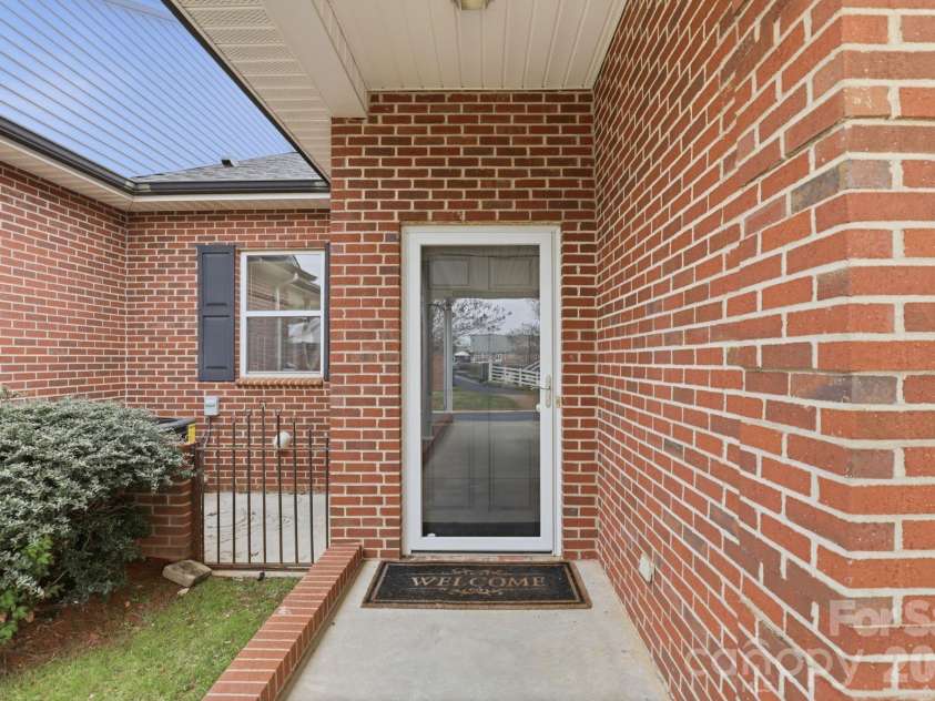3900 Azalea Trail, Denver, NC 28037.  MLS# CAR4353050, YatesRealty ID 8855. Private Entry
