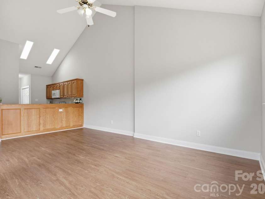 3900 Azalea Trail, Denver, NC 28037.  MLS# CAR4353050, YatesRealty ID 8855. Vaulted Ceiling Living Room