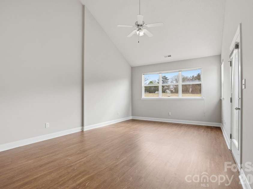 3900 Azalea Trail, Denver, NC 28037.  MLS# CAR4353050, YatesRealty ID 8855. Vaulted Living Room